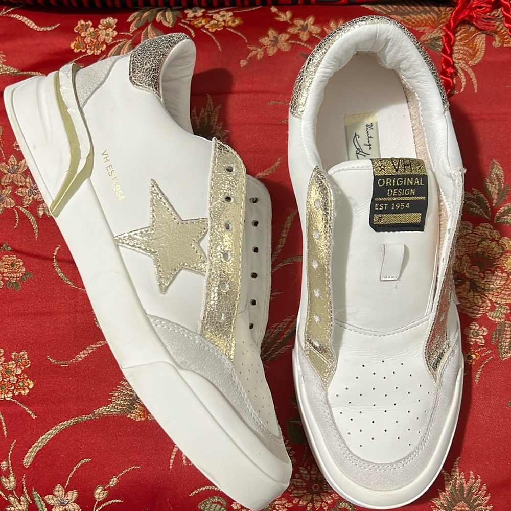 The coolest sneakers ever! White and gold, Vintage Havana stylish sneakers!